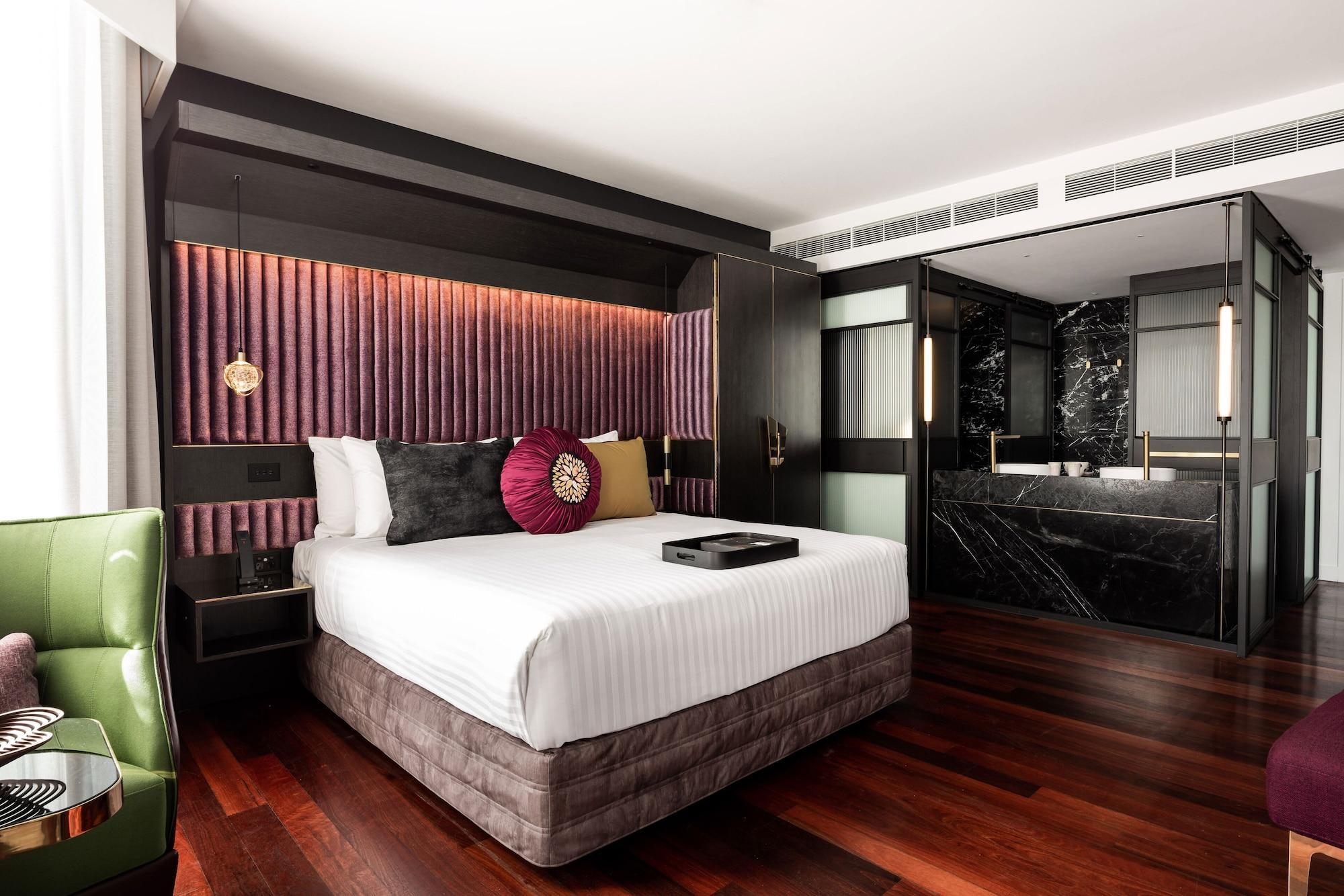 Qt Perth Hotel Exterior photo Deluxe Suite