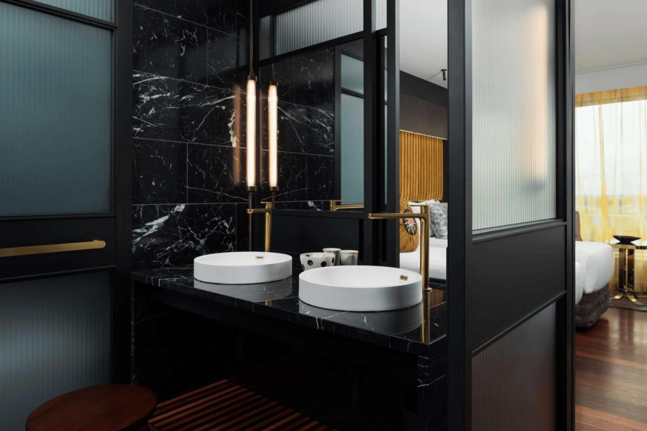 Qt Perth Hotel Exterior photo Bathroom
